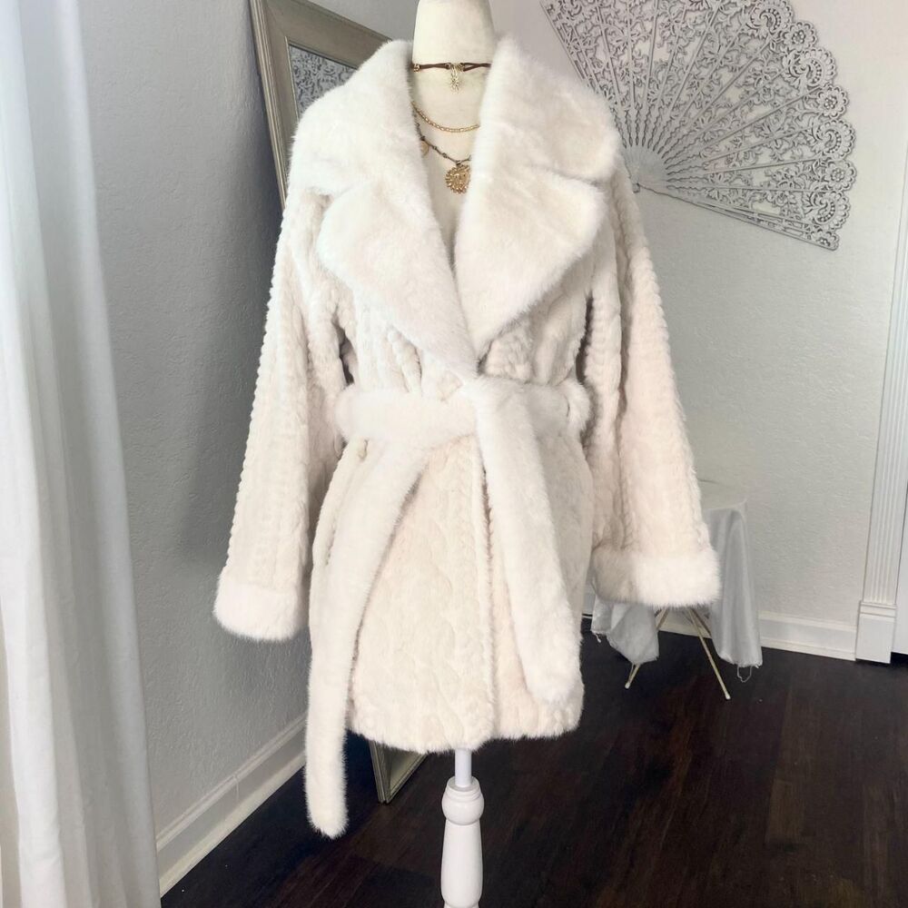 Elegant Old Money Mobwife Ivory White Faux Fur Belted Coat Jacket Size L